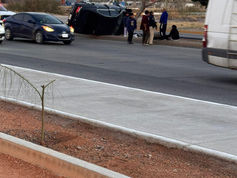 Pierde control del volante y termina volcando en la Vialidad Sacramento