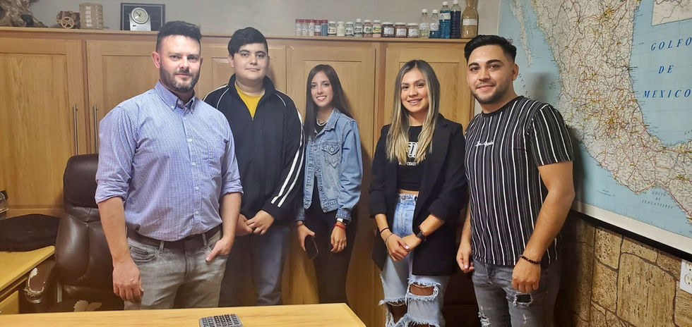 Empresario Menonita apoya a Estudiantes de la Upnech