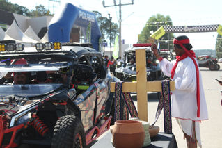 Recorren cientos de autos la sierra de Chihuahua en todoterreno en la Tarahumara Vip