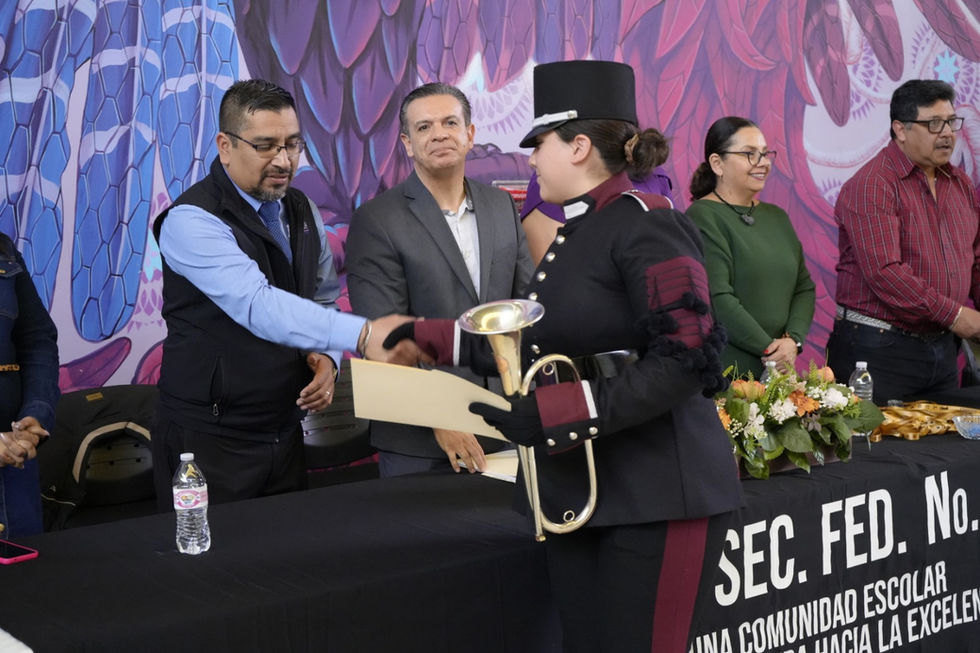 Gana Secundaria Federal No. 18 el concurso regional de banda de guerra en Ciudad Juárez