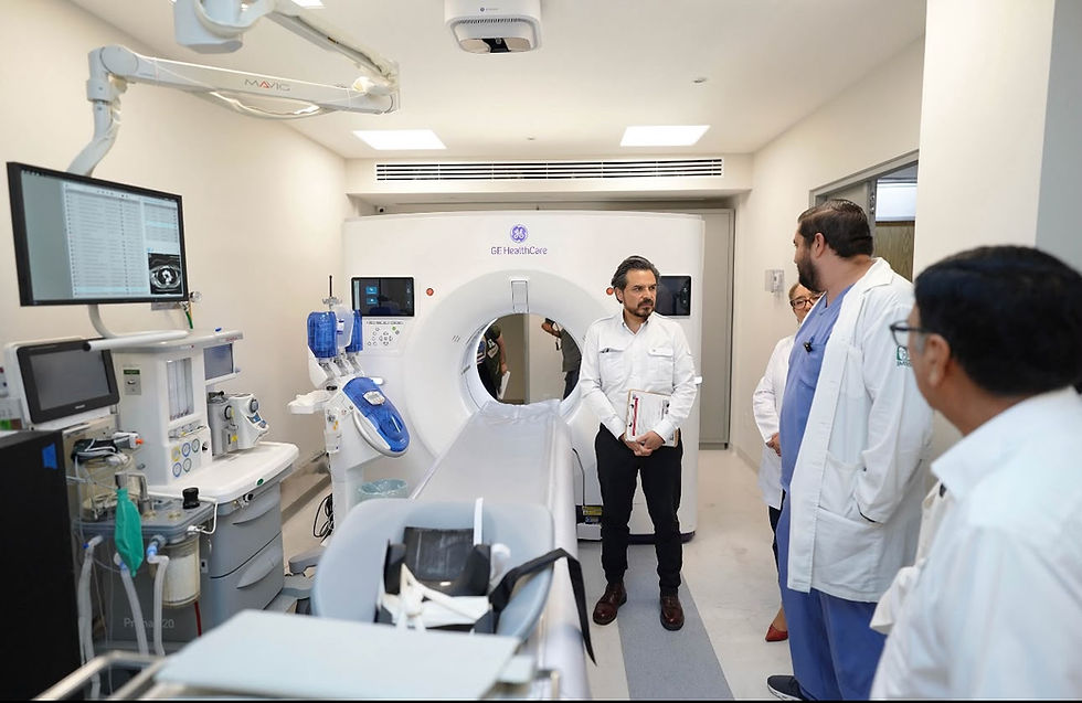 Director del IMSS y doctores de Chihuahua