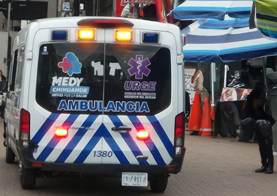 Hombre realizaba trabajos en el techo de un local de la cuarta y cae de 5 metros de altura