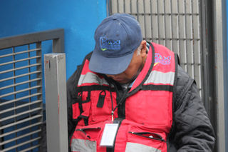 ¡La polecía siempre envigilia! Captan a guardia de Bowi Dormido