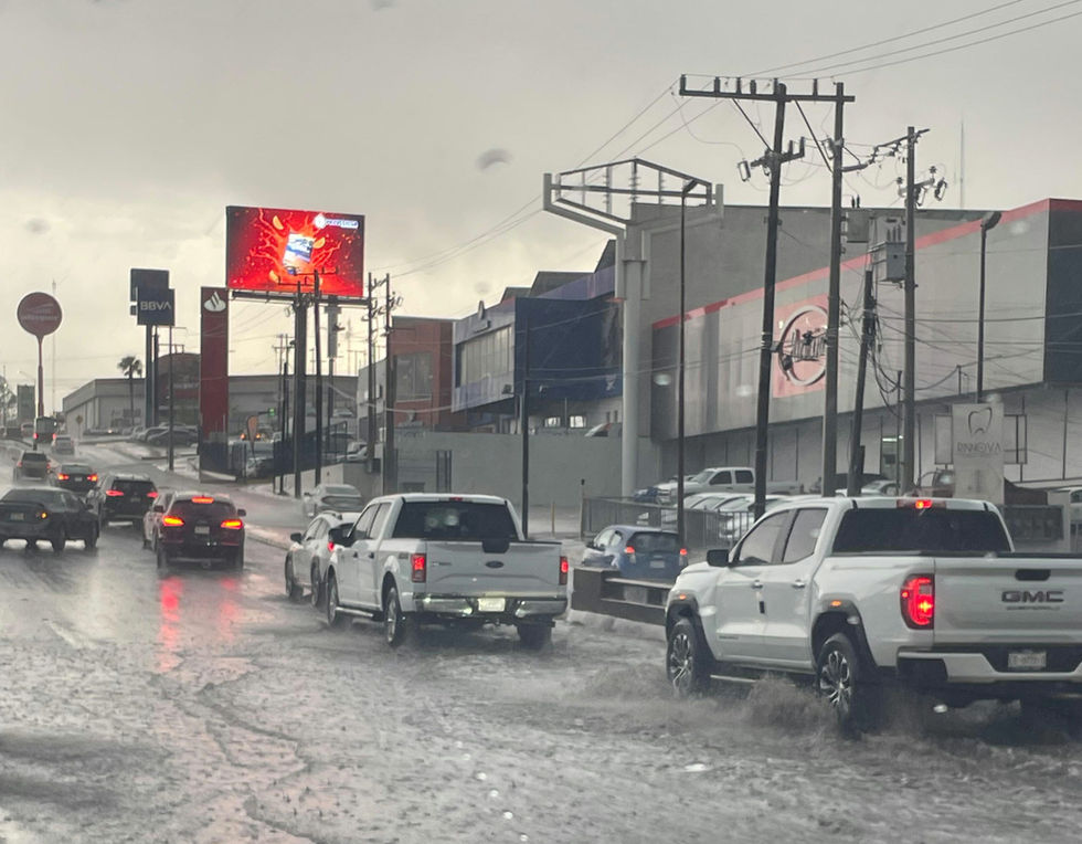 Inundaciones, Congestionamiento y accidentes viales en el Perijuventud por lluvia