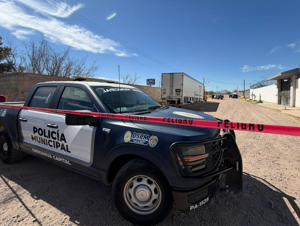 Camionero baja por comida y le roban el Trailer; lo recuperan Municipales en Rancho En Medio