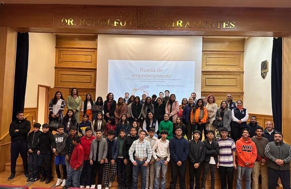 Imparten conferencia contra la violencia a estudiantes de la UACH