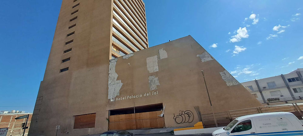 ¡Se cae a pedazos! El hotel, Palacio del Sol, sigue en el abandono