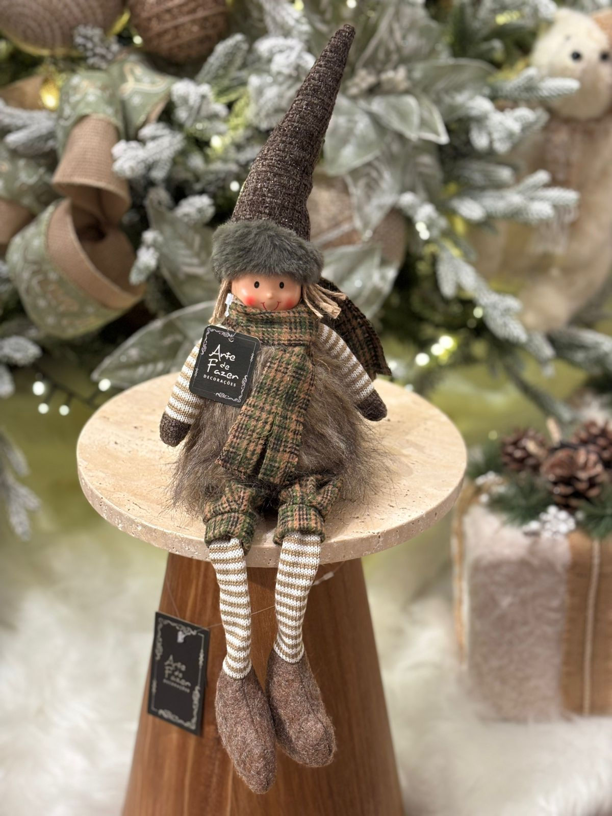 BONECO MENINO SENTADO (VERDE BEGE) 53 - 1UN