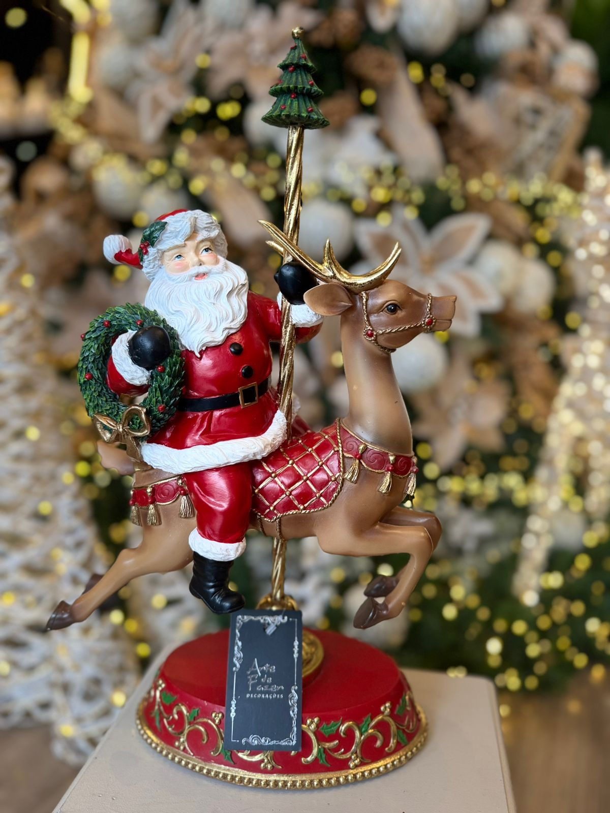 PAPAI NOEL CARROSSEL RESINA (VERMELHO) 48X28,6cm  - 1UN