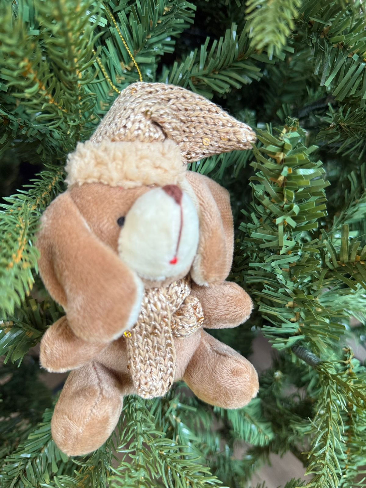 CACHORRO C/GORRO PELUCIA (BEGE ESCURO) 13cm - 1 UN