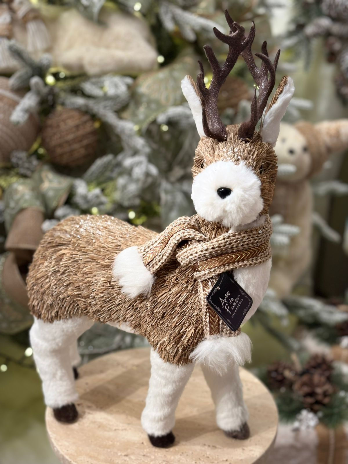 RENA EM PE  PALHA (NEUTRO/BRANCO) 50,5 CM