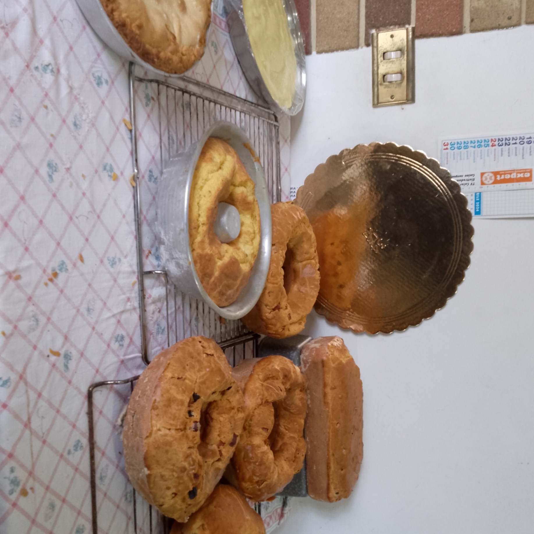 KIT di Torte + Qualche biscotto a forma di ciambella con sopra dello zucchero