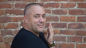 אתה לא יכול להיות מובס כשאתה מחייך