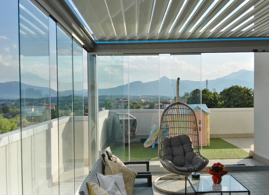Terrazzo chiuso con vista montagne