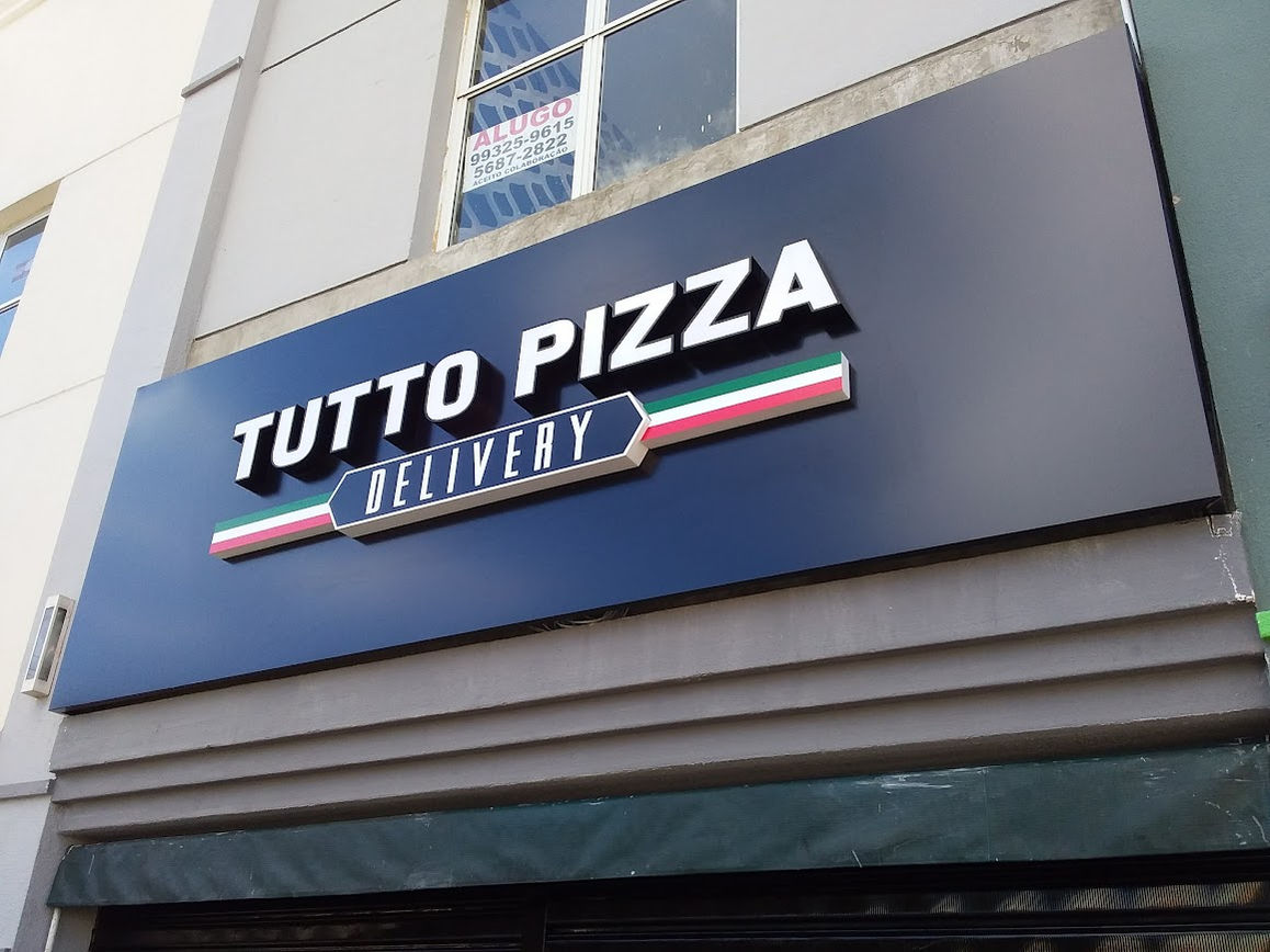 Letras caixa filetadas em aço galvanizado com face em acrílico e iluminação interna em LED
