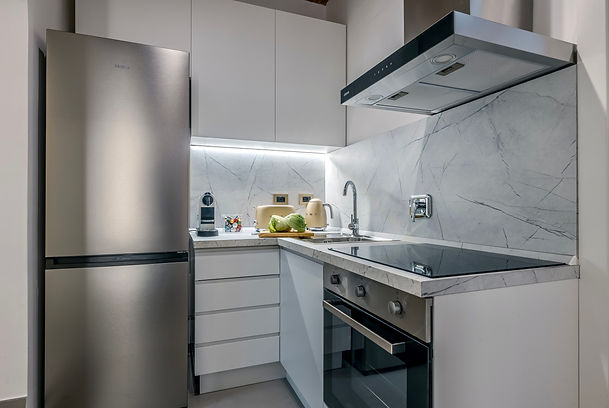 Handmade, custom kitchen by a Roman artisan with induction cooktop (4 zones), electric oven and washer–dryer in Monti