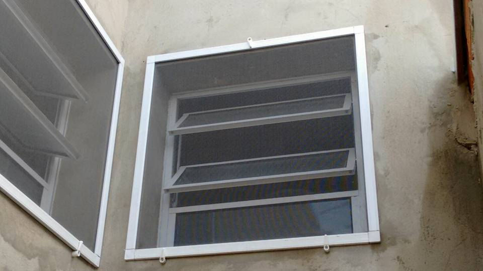 Quadro fixo com tramelas