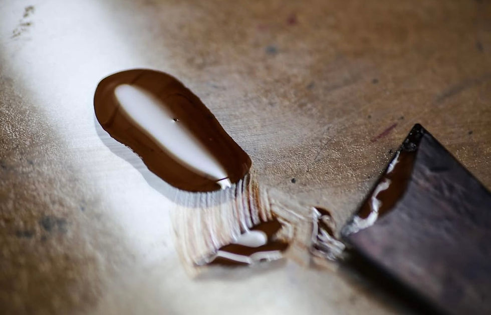 Laque brute sur une plaque en verre
