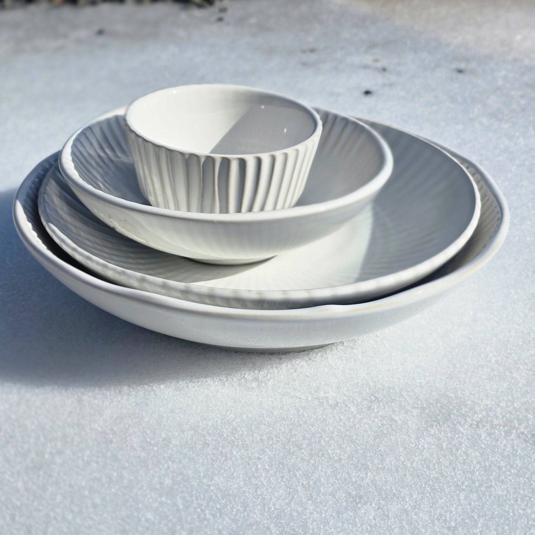 white nontoxic ceramic bowls