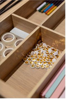 Intérieur de caisson de cuisine en bois naturel chêne clair avec finition soignée