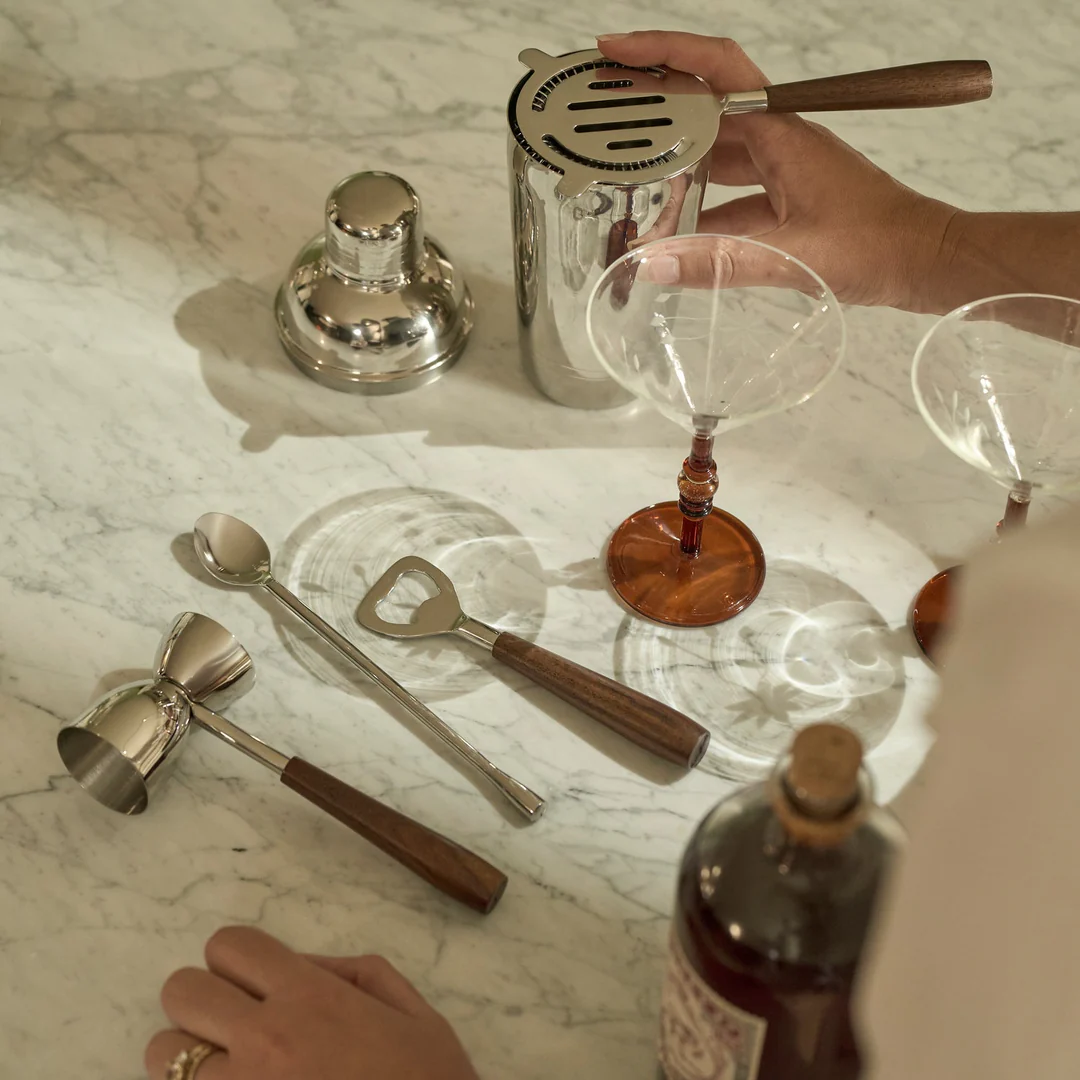 Coin apéritif minimaliste réalisé par un spécialiste de cuisines sur mesure a auch