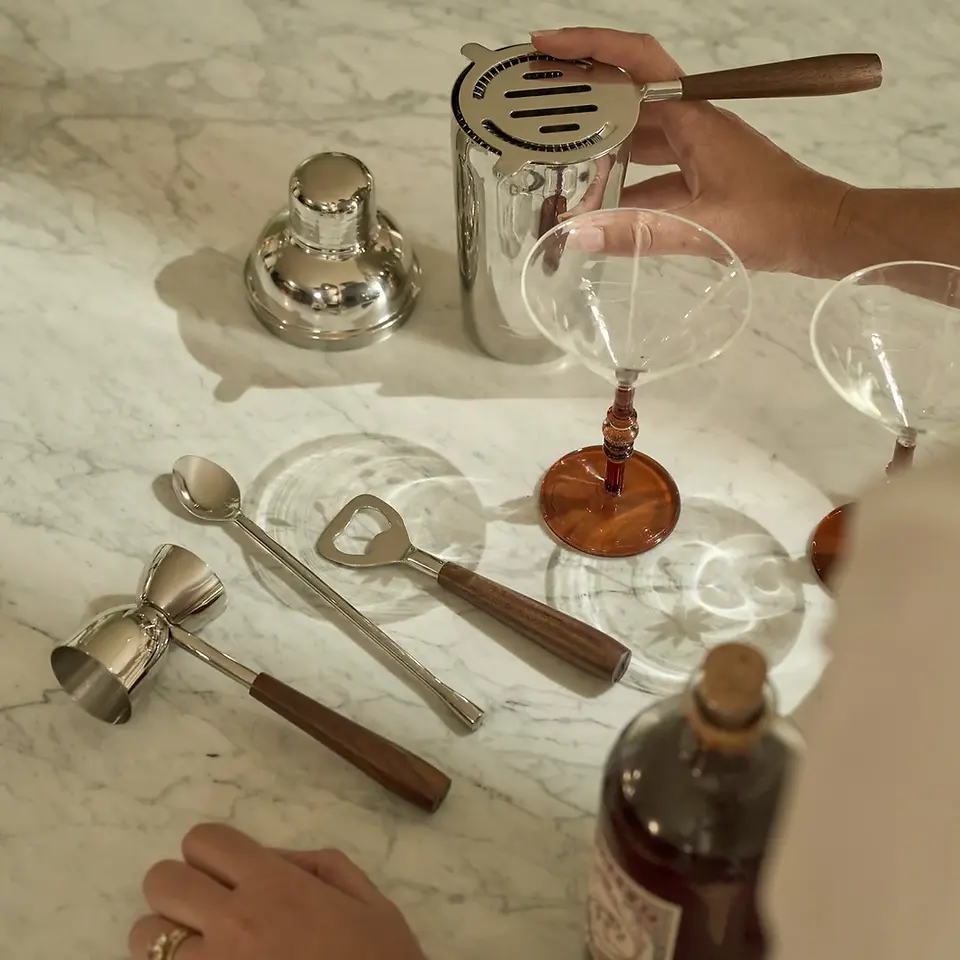 Coin apéritif minimaliste réalisé par un spécialiste de cuisines sur mesure a auch