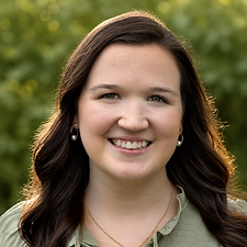 Amanda Evans Headshot.png