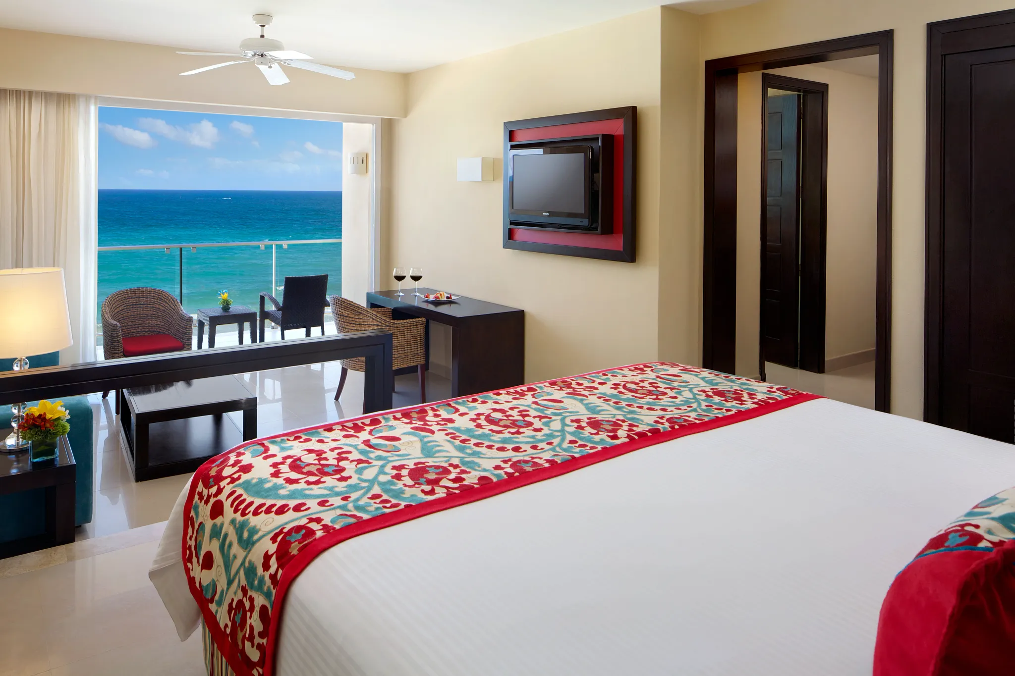 jr suite ocean front.webp