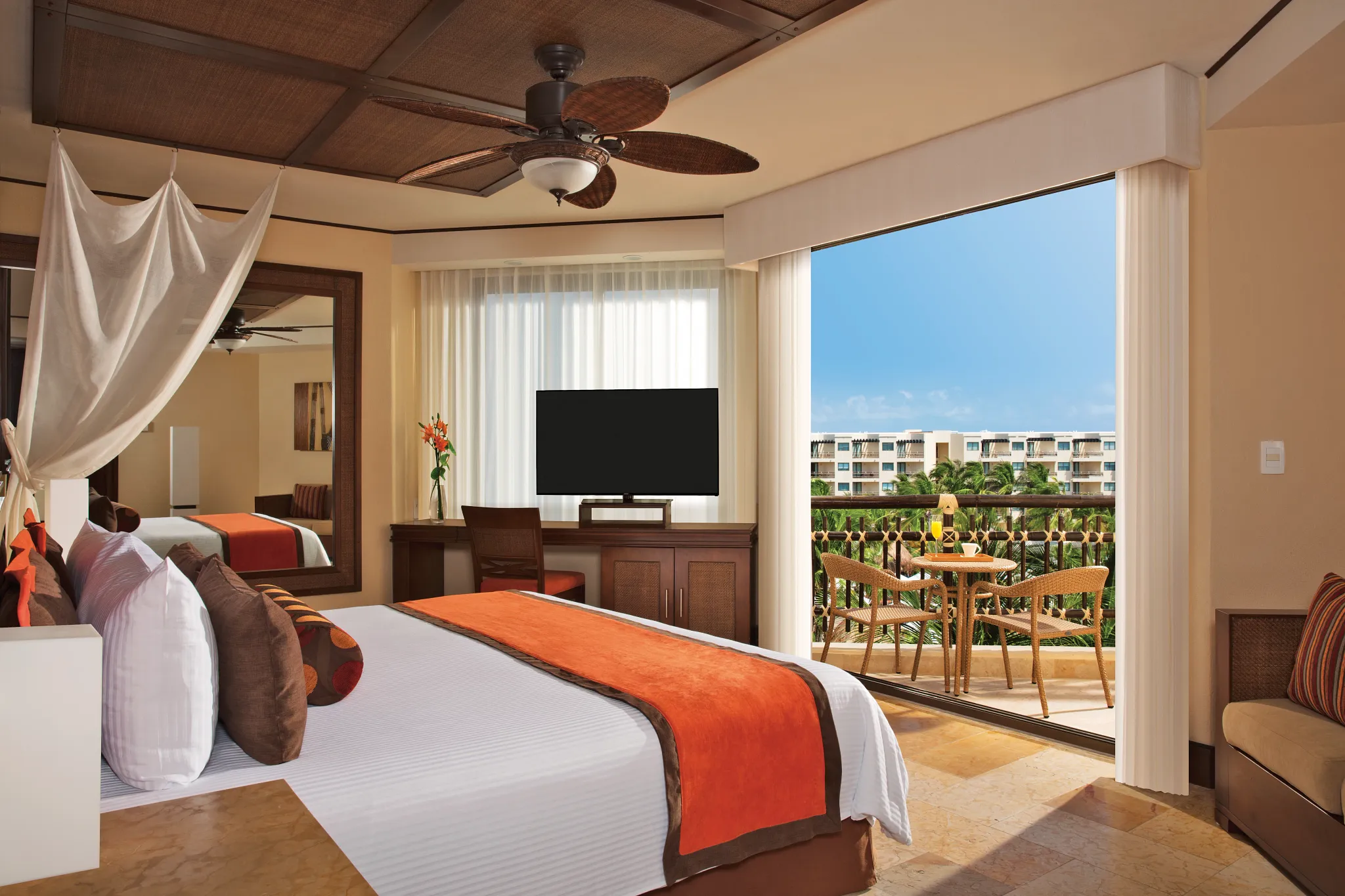 Duluxe tropical view.webp
