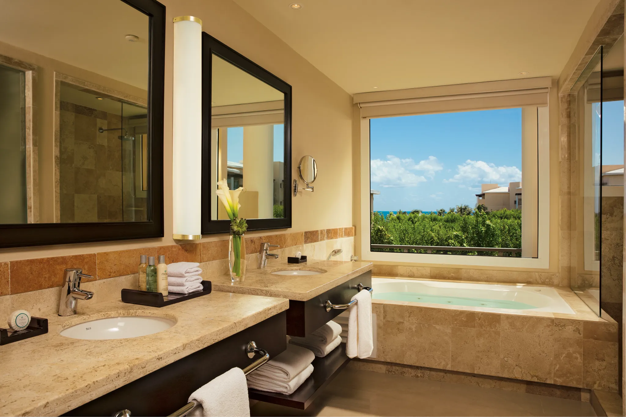 jr trop view bath.webp