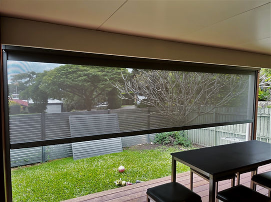 Woodland Grey 95% Zipscreen 1 HINDE outdoor blind