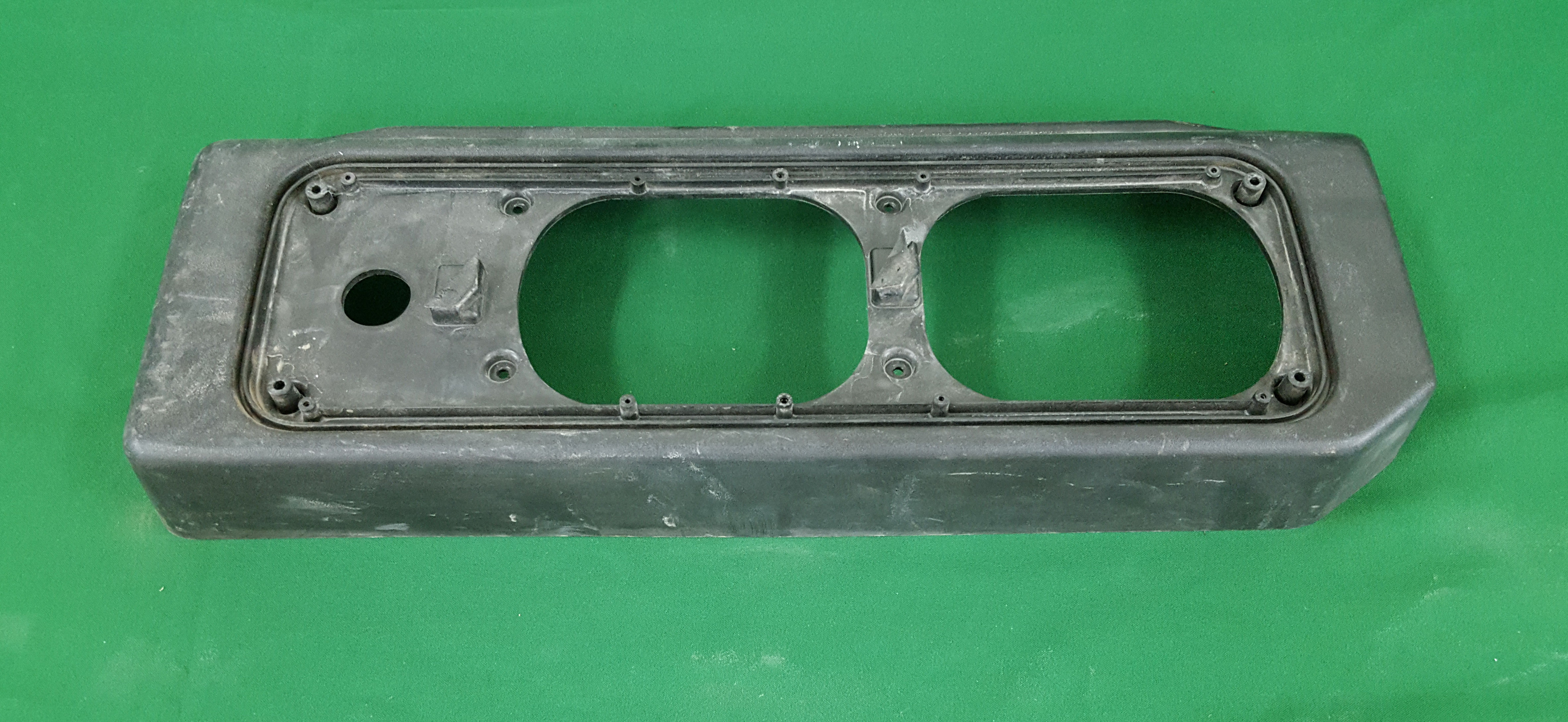 Land Rover Discovery II 99-02 rear subwoofer housing OEM