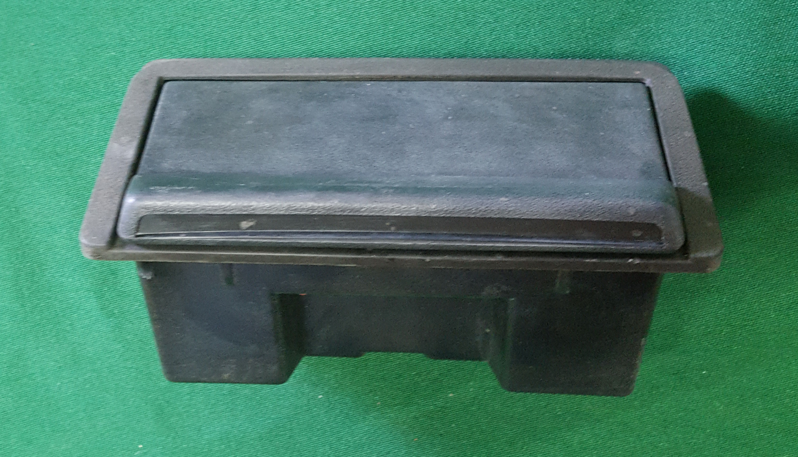 Range rover classic center ashtray assembly