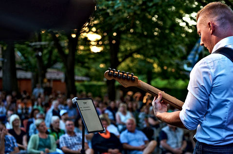 Coverband und Partyband InTime. bei der Konzertreihe "Kultur im Park" in Altötting.