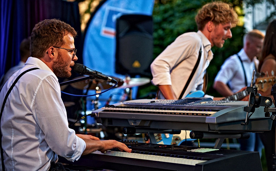 Coverband und Partyband InTime. bei der Konzertreihe "Kultur im Park" in Altötting.
