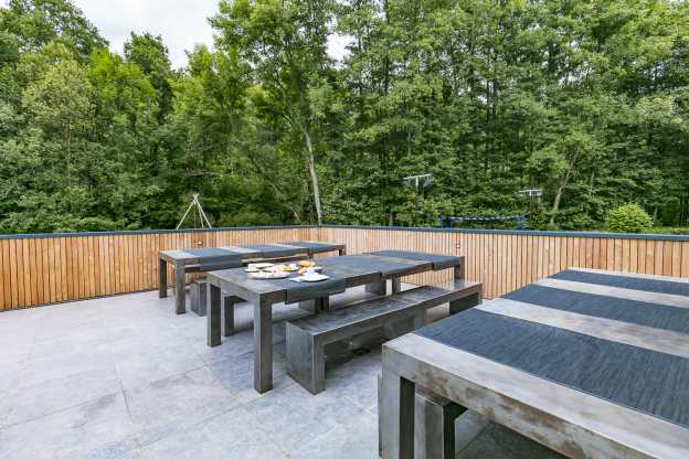 Coin repas sur terrasse