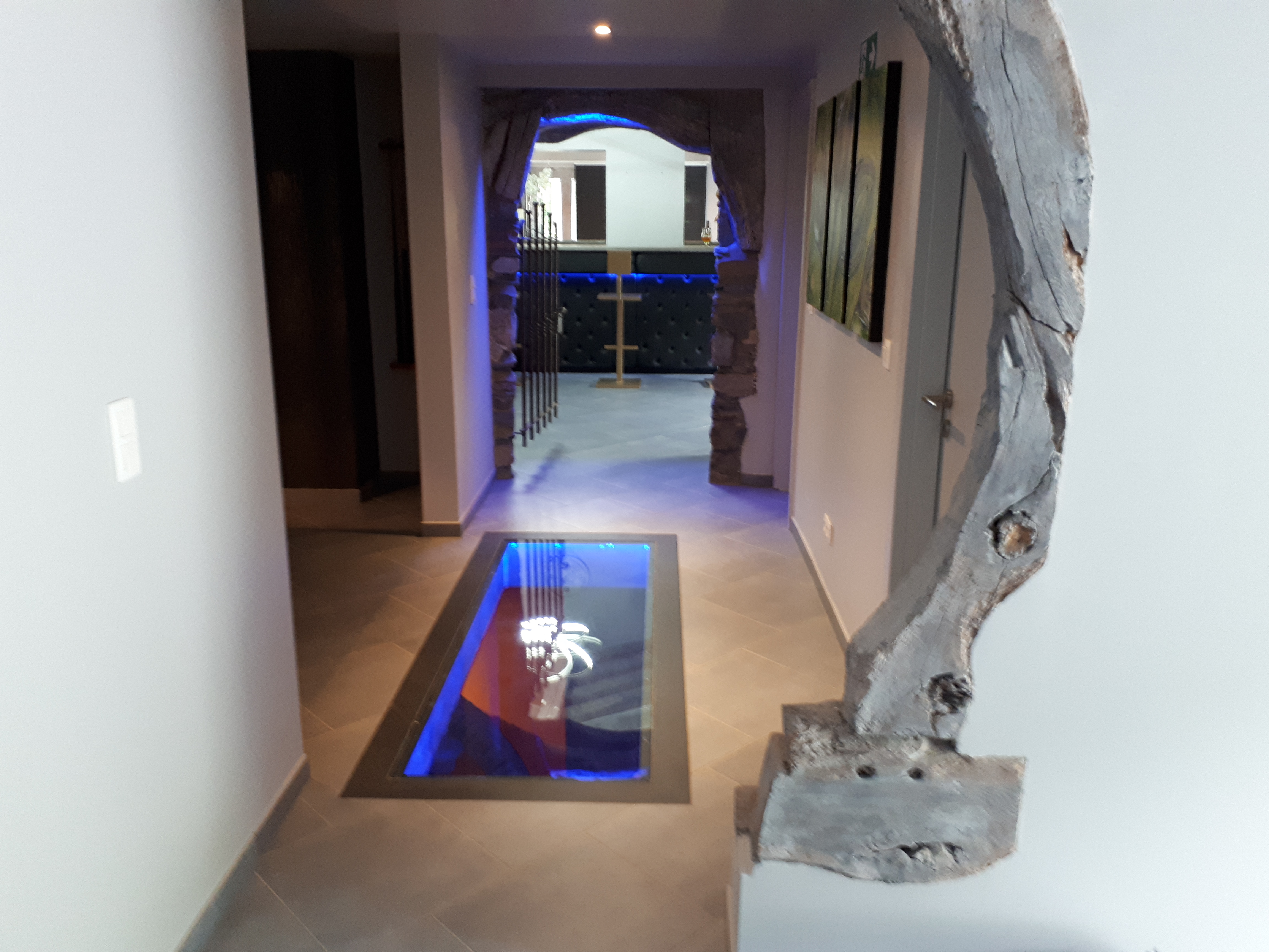 Entrée vers le bar