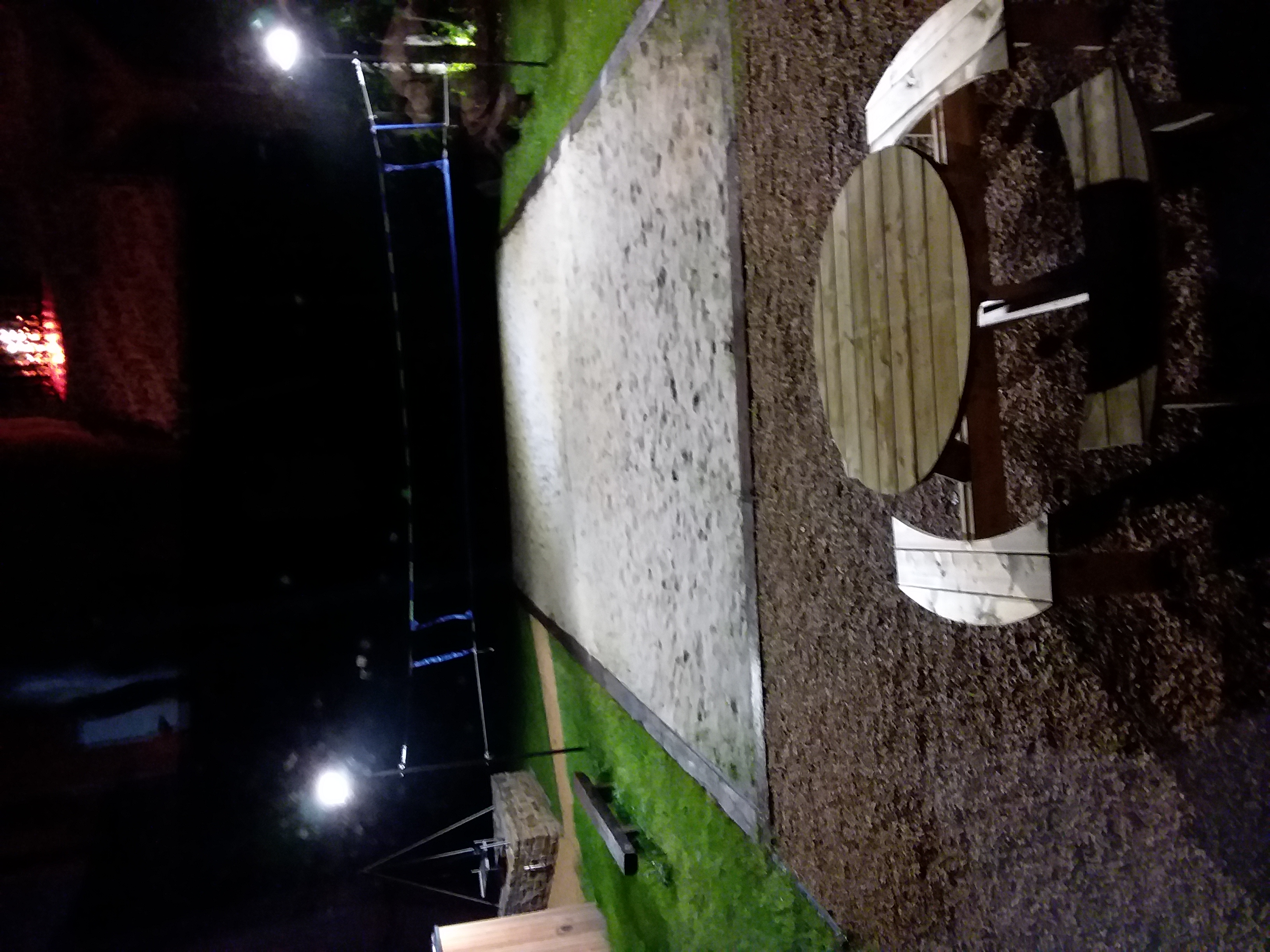 Terrain de volley en soirée