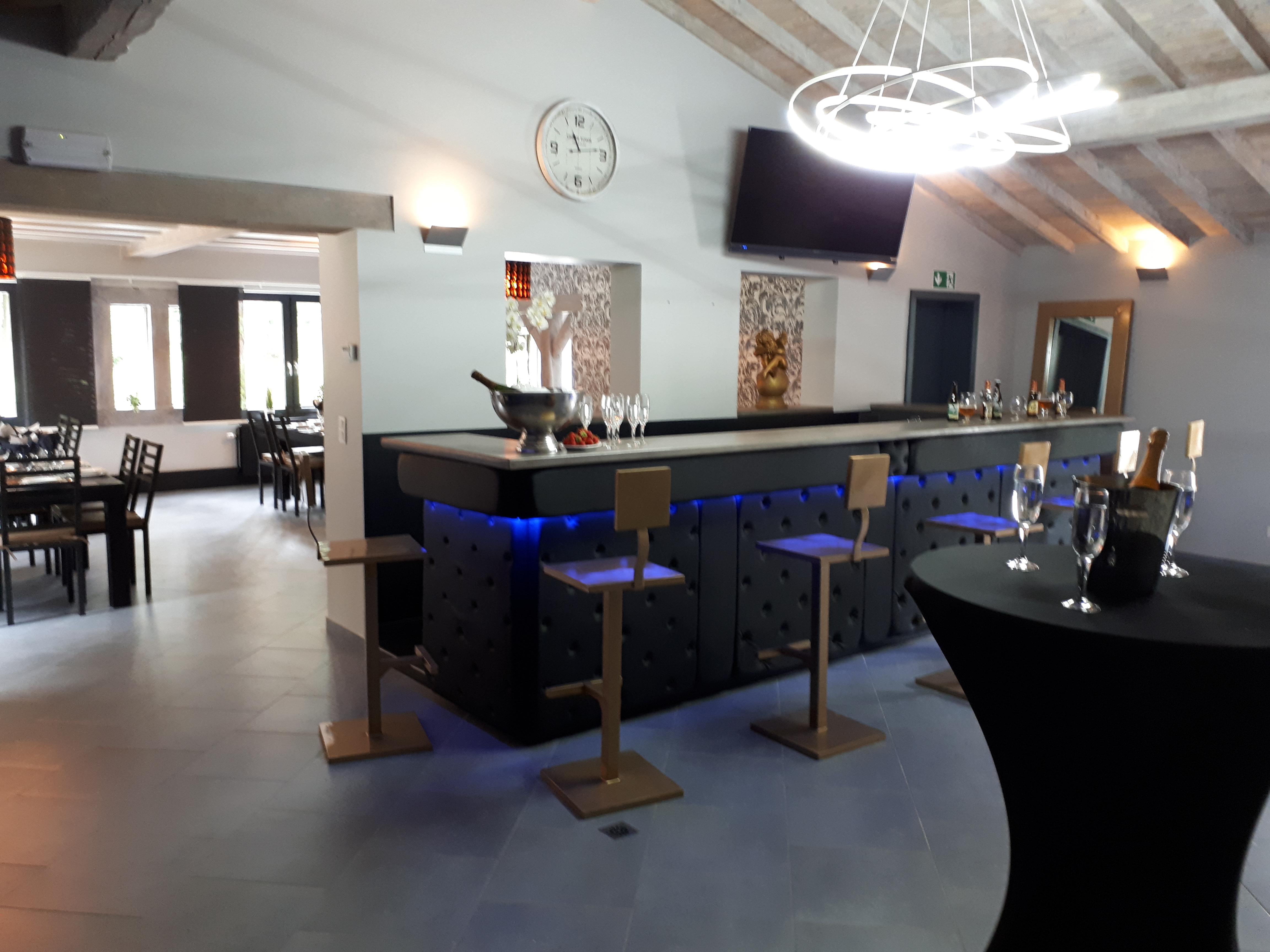 Coin bar