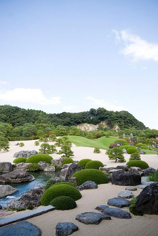 Küçükte Büyüğü Görmek