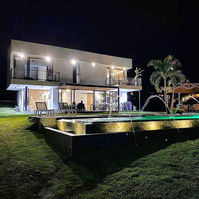 Fachada casa moderna con iluminación LED casa campestre moderna DECASAS