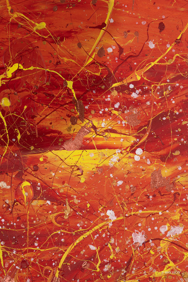 Detailaufnahme von „AUTUMN IN MIND“ mit orangefarbenen, roten und goldenen Farbschichten sowie silbernen Metallic-Akzenten.
