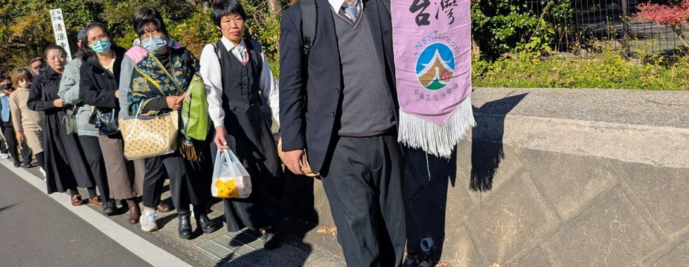 清涼寺本堂にて勤行唱題