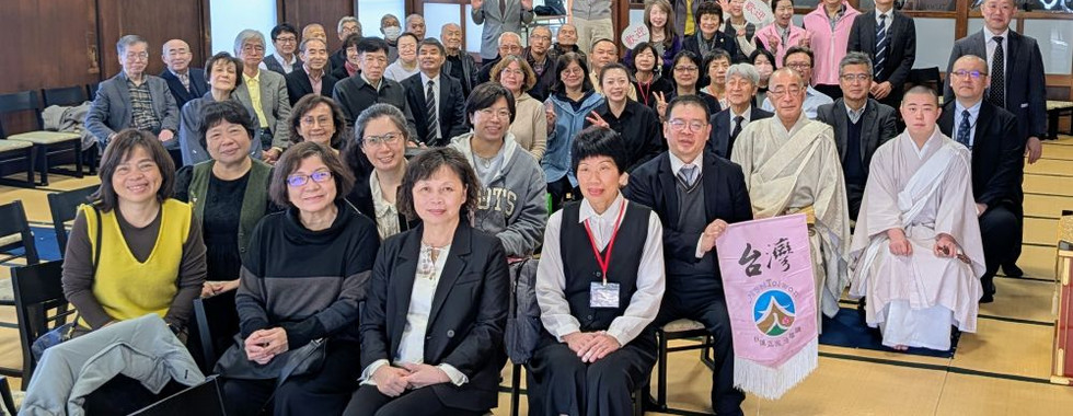 清涼寺本堂にて勤行唱題