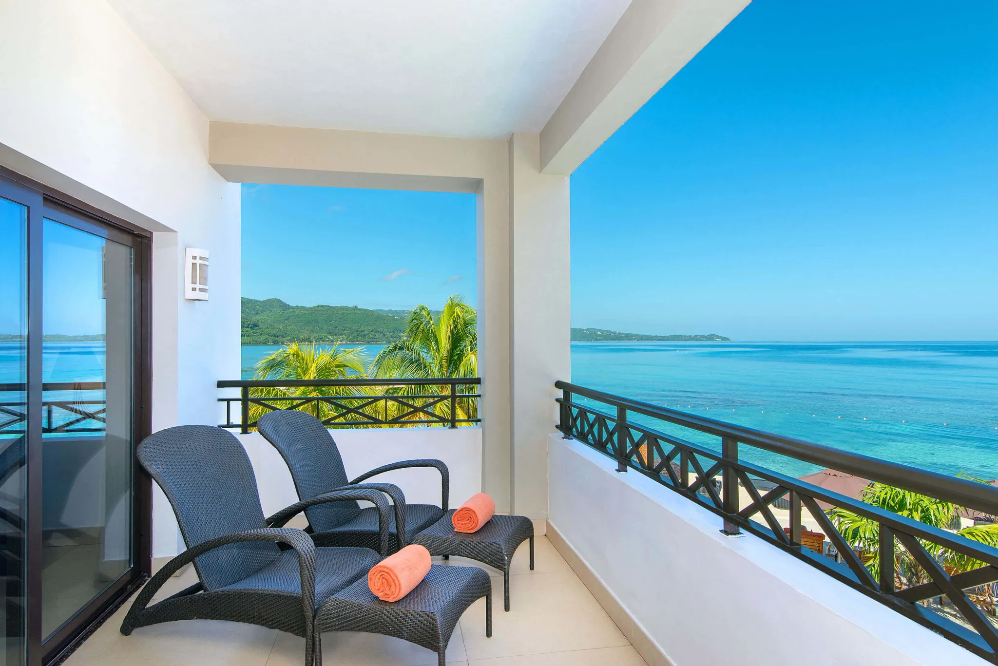 Preferred Club Master Suite Ocean Front Balcony