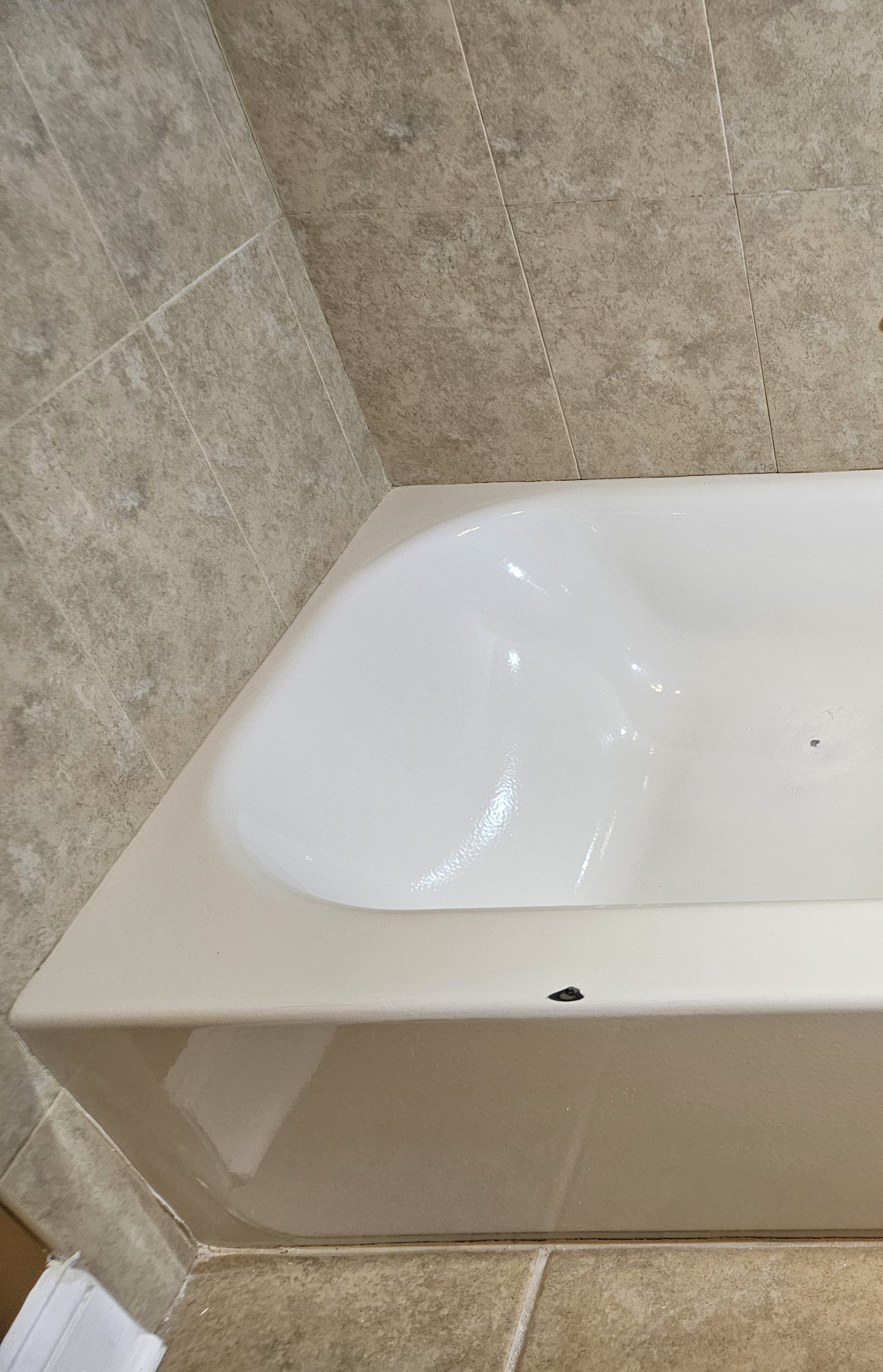 Can You Reglaze a Bathtub Yourself? DIY Kits vs. Professional Refinishing