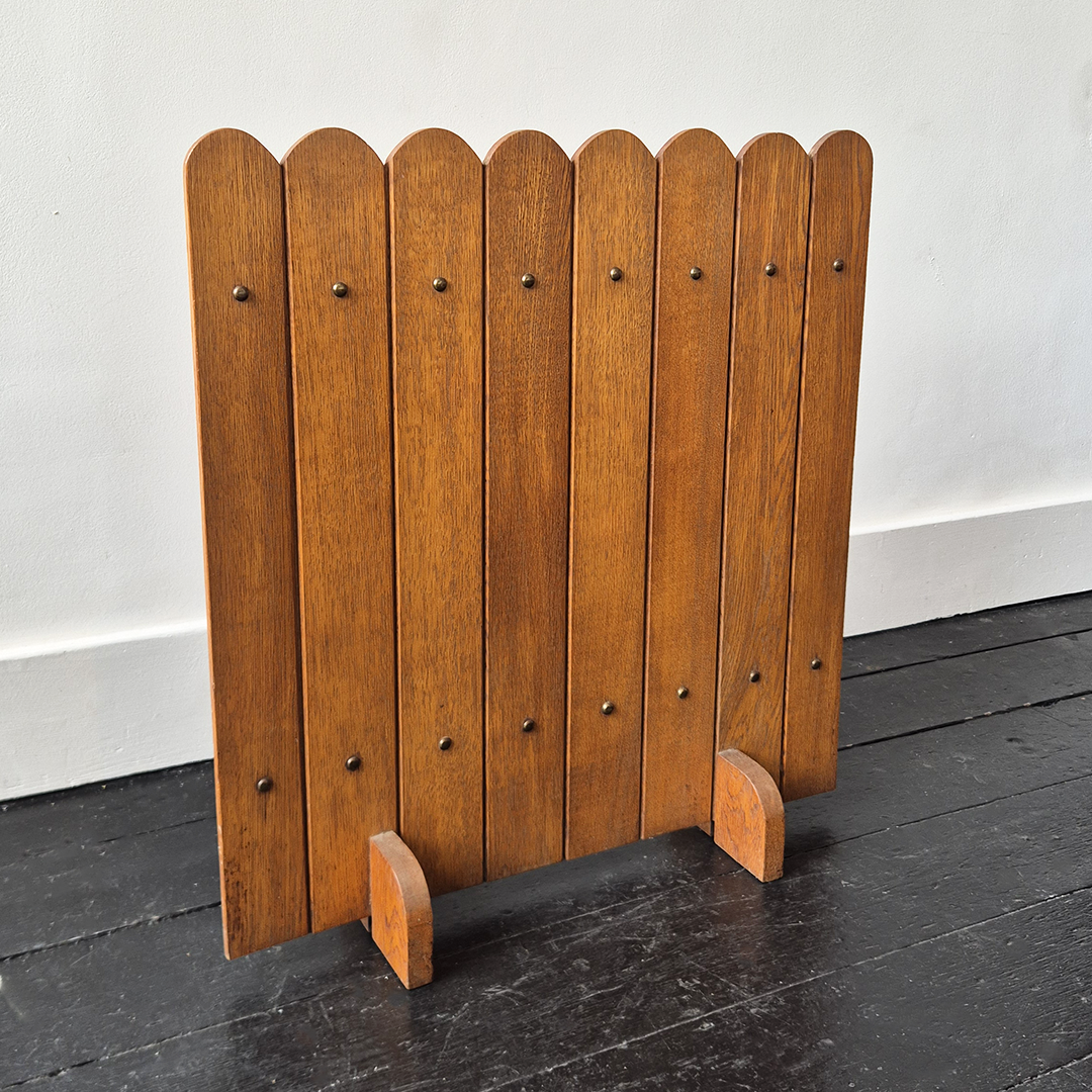 Arts & Crafts era wooden Fire Screen in Oak w/ scalloped top - front view