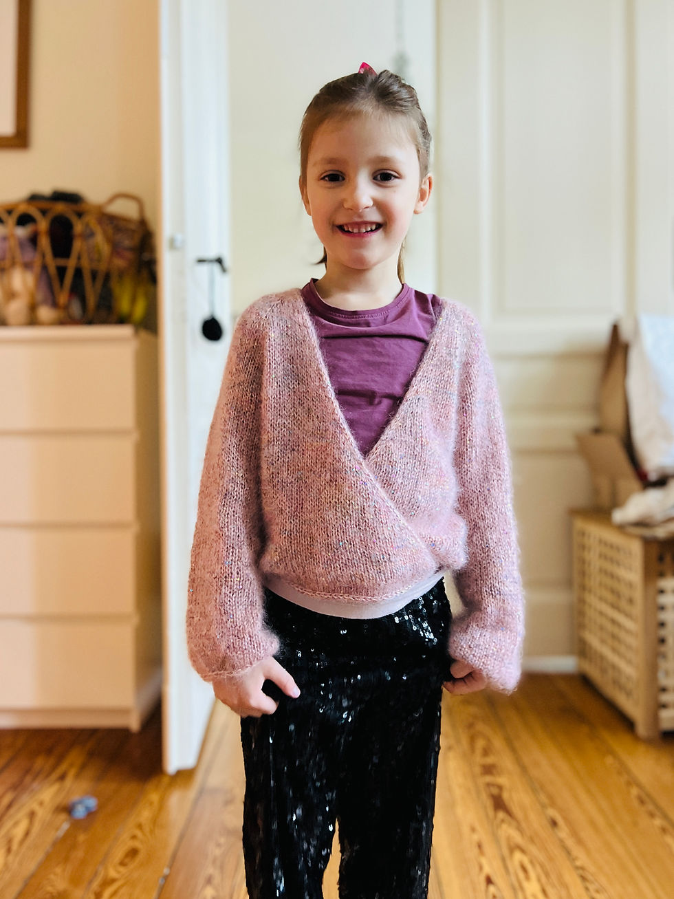 Thumbnail: Strickanleitung Camille Sweater Junior