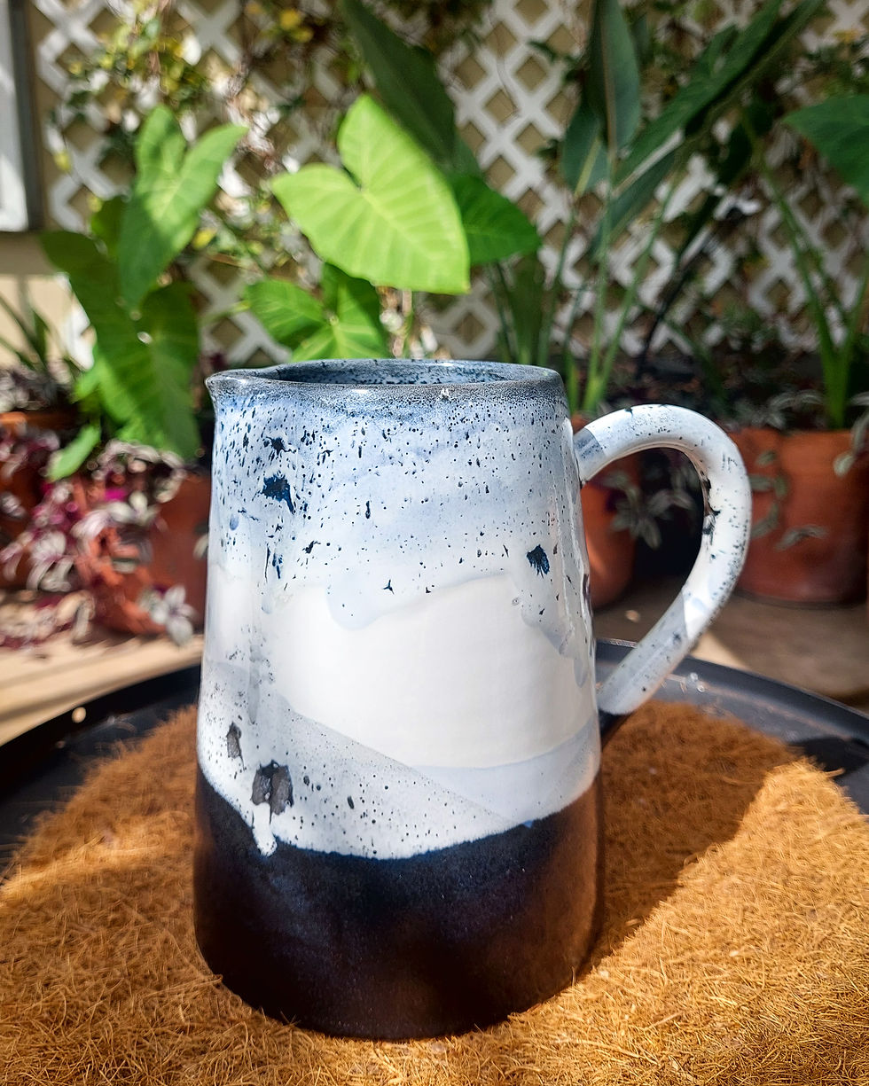 Jarra ceramica negro blanco Agua Complemento Fuego Matera Lima: 17x13cm pintada a mano