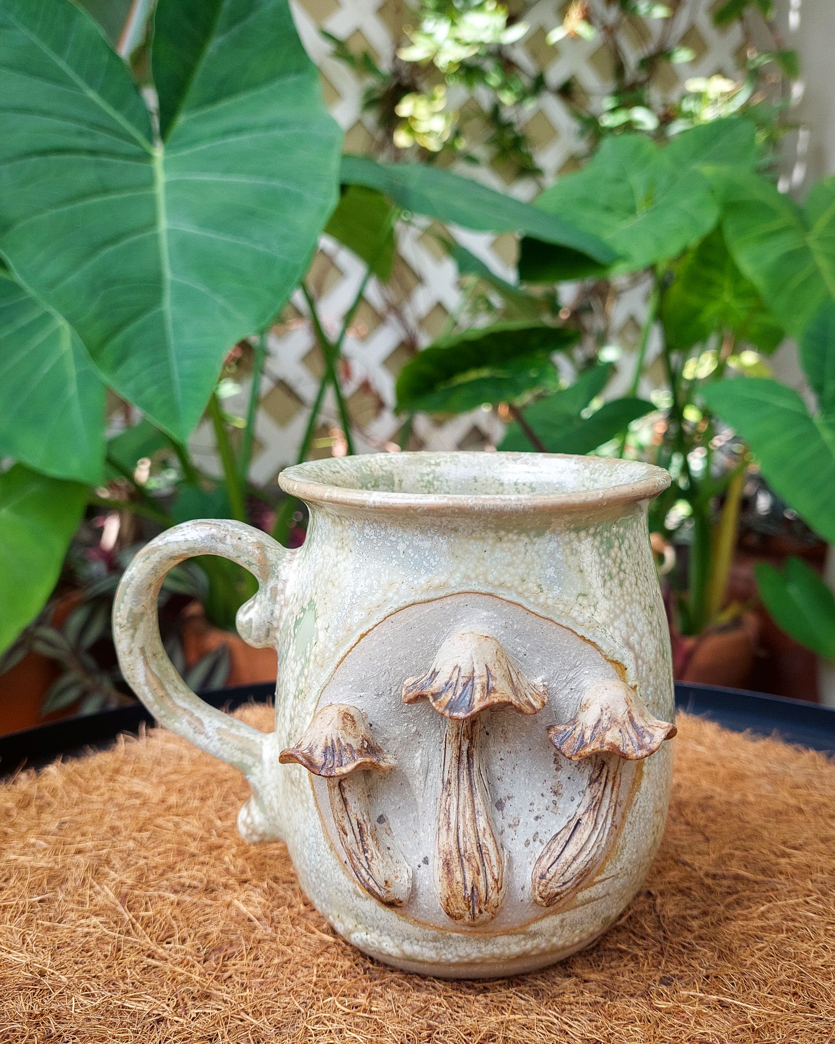 Taza ceramica Shroom Ultramarr Matera Lima: forma hongo modelada a mano irrepetible